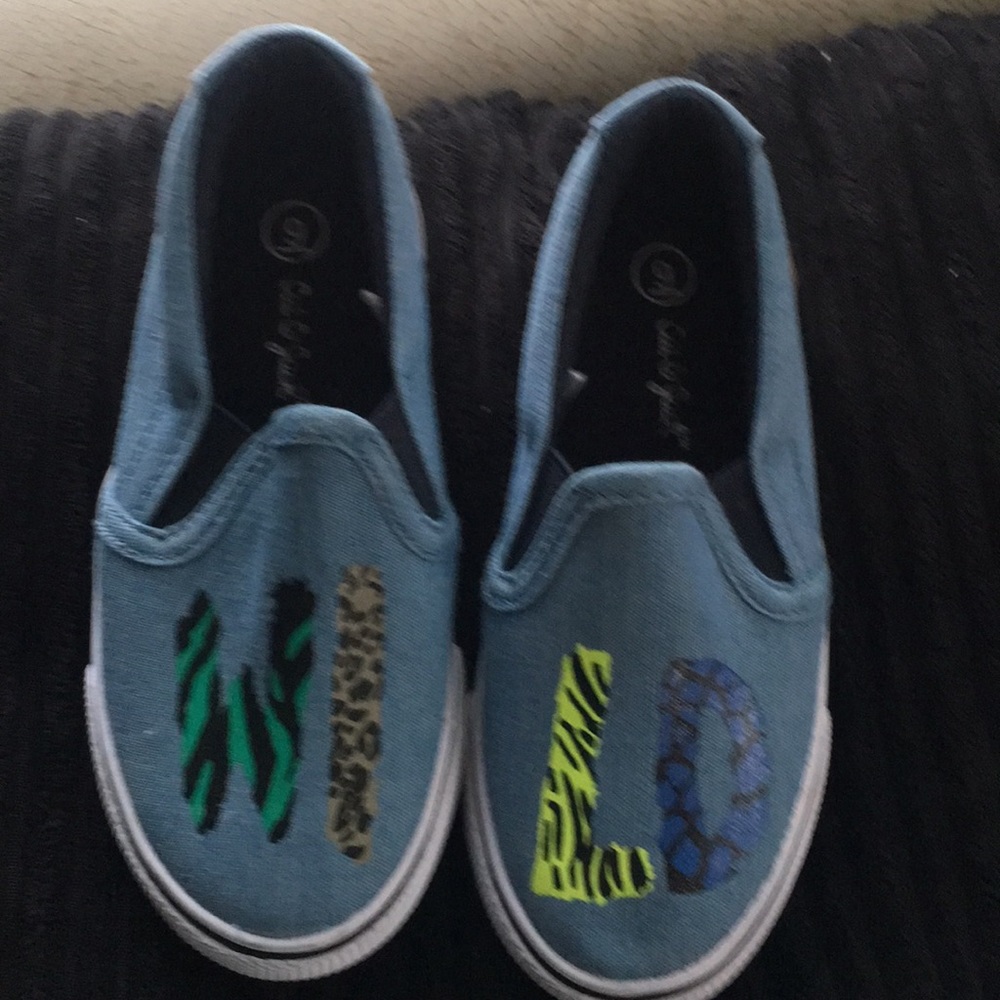 Cat&Jack size 9 boys shoes